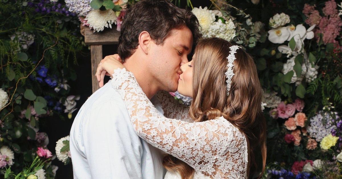 Bindi Irwin gets married at Australia Zoo with no guests amid virus outbreak