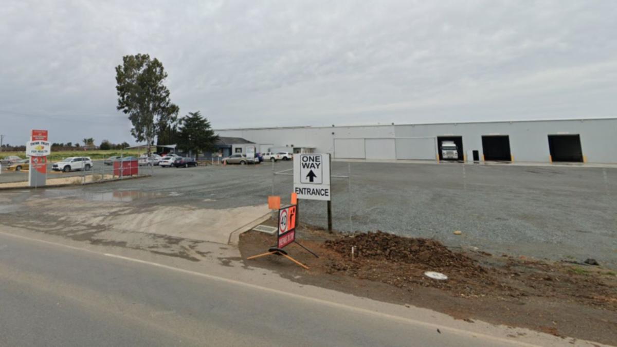 Fruit grower charged after man found dead in cold storage room in Shepparton, Victoria